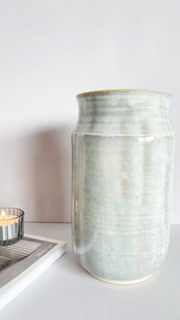 Vase gris beige blanc