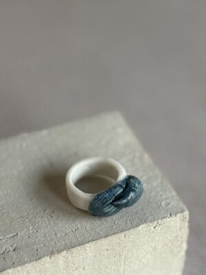 Fragment d'écume 04 - Bague en porcelaine artisanale